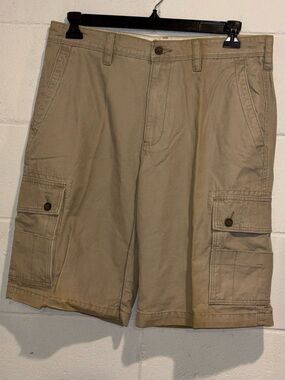 Axist men’s beige utility cargo shorts size size 34”